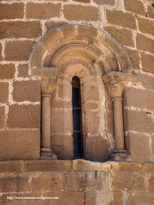 VENTANAL CENTRAL ABSIDAL